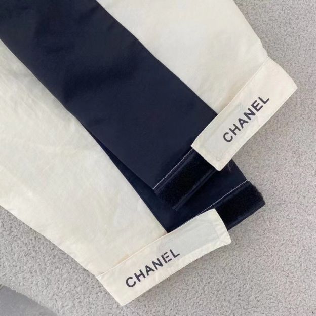 CHANELレトロ風インパクトカラーの連帽カーディガンコート