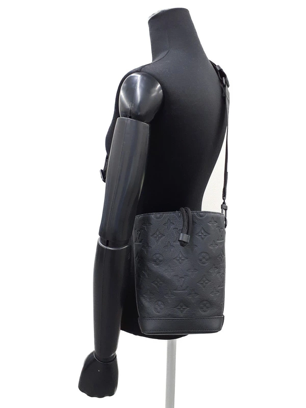 LOUIS VUITTON ルイ ヴィトン M82248 ノエ･スリング モノグラム･シャドウ カーフレザー メンズ ショルダーバッグ 斜め掛け ブラック-JAPAN DUTY FREE