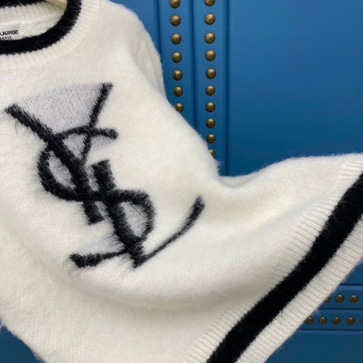 YSL 馬海毛胸に文字ロゴニットセーター   