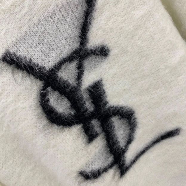 YSL 馬海毛胸に文字ロゴニットセーター   