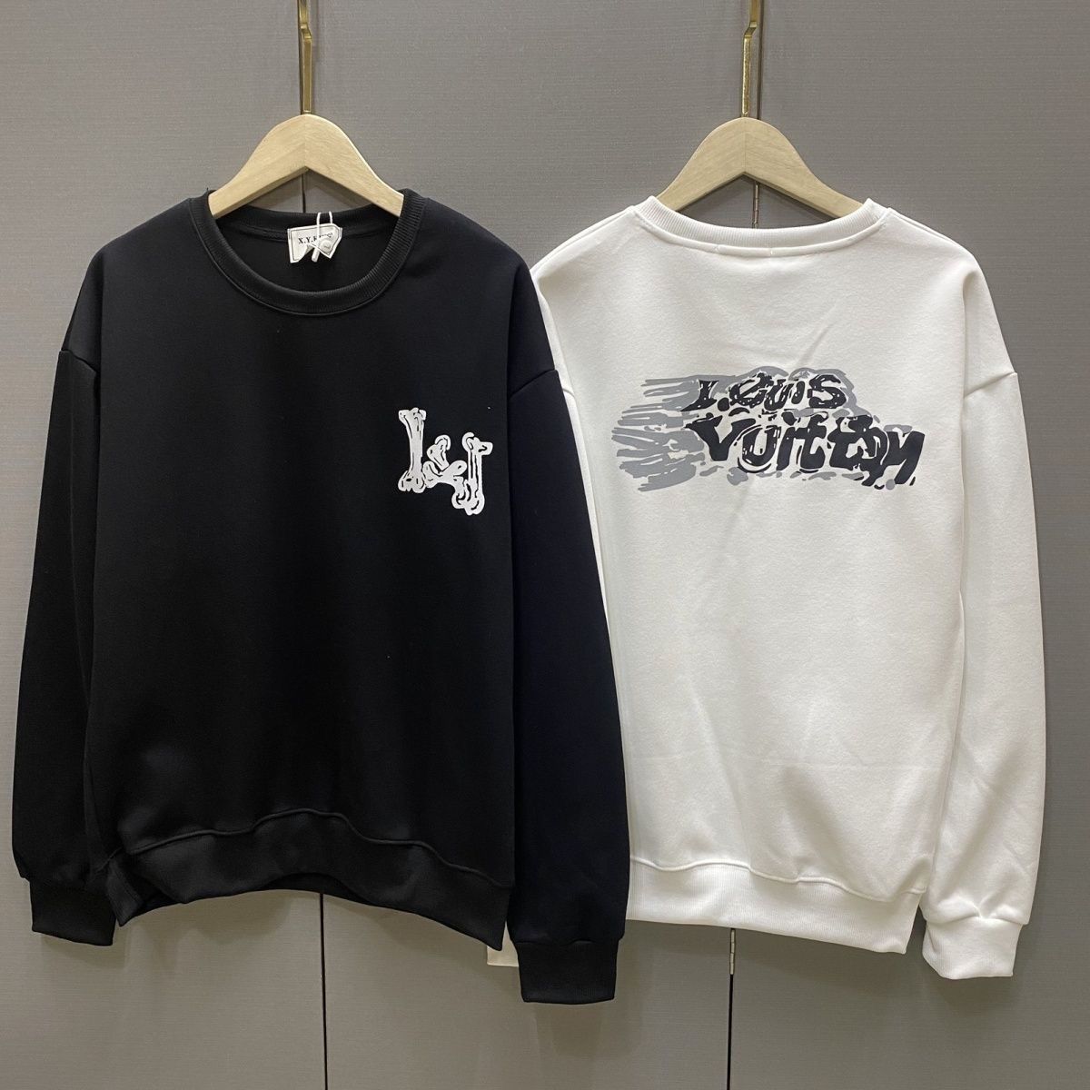 LOUIS VUITTON  パーカー ブランド　ルイ・ヴィトン ロゴ カジュアル　おしゃれ　男女兼用