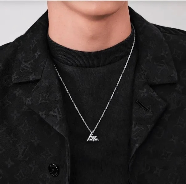 【国内発送/直営店】パンダンティフ LV ヴォルト ワン GM（ホワイトゴールド×ダイヤモンド）-JAPAN DUTY FREE