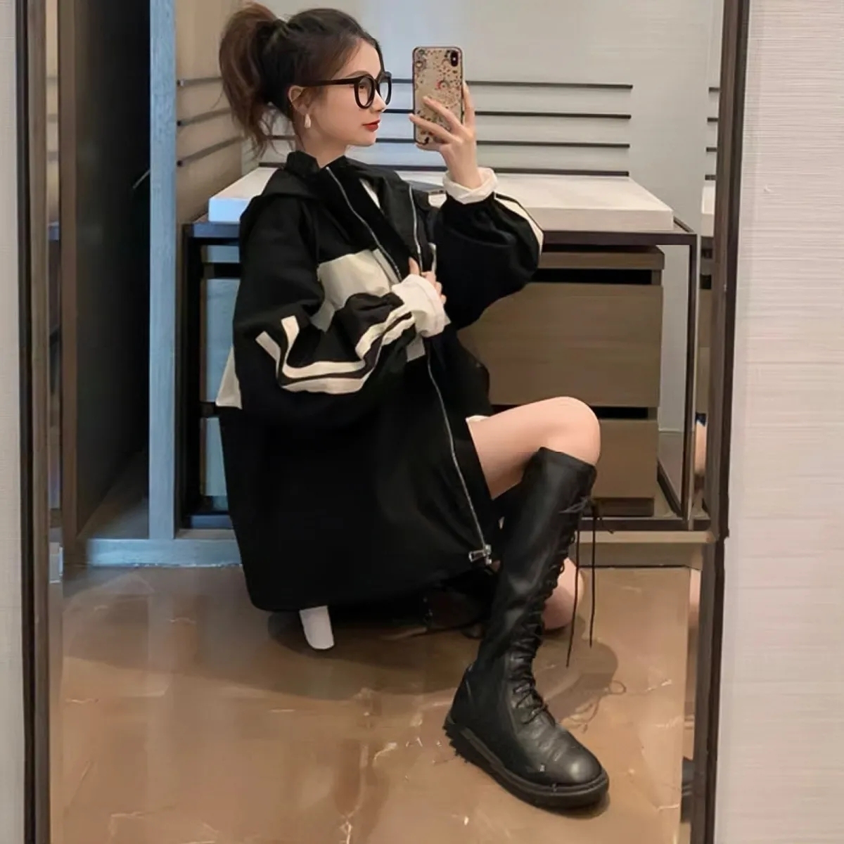 CELINEアルファベットロゴが色に衝突したパッチワーク風コート