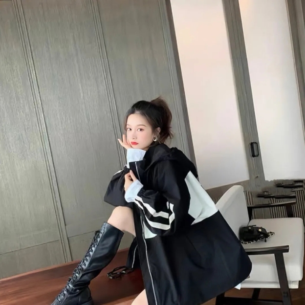 CELINEアルファベットロゴが色に衝突したパッチワーク風コート