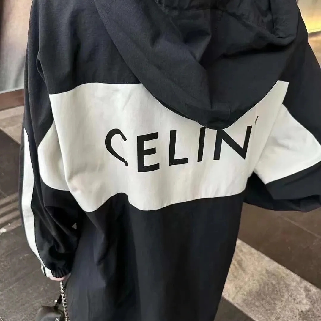 CELINEアルファベットロゴが色に衝突したパッチワーク風コート