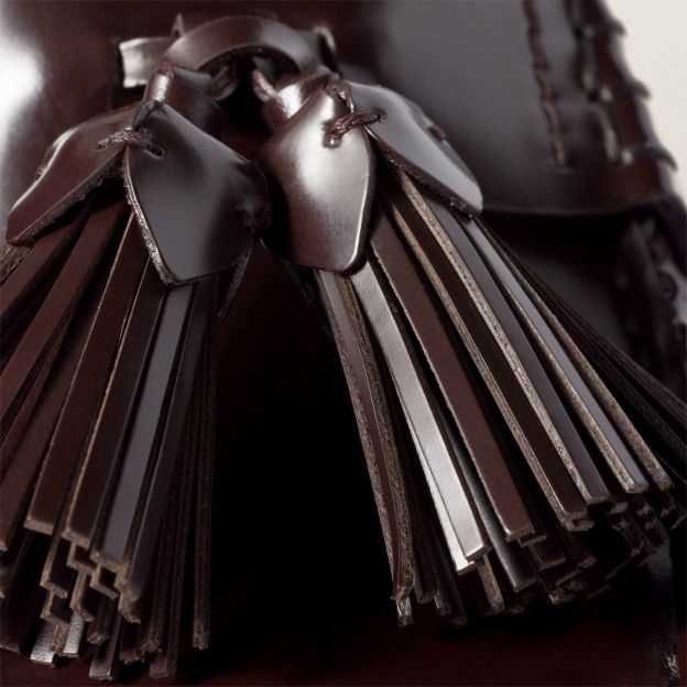 ポリッシュドレザーのタッセルローファー