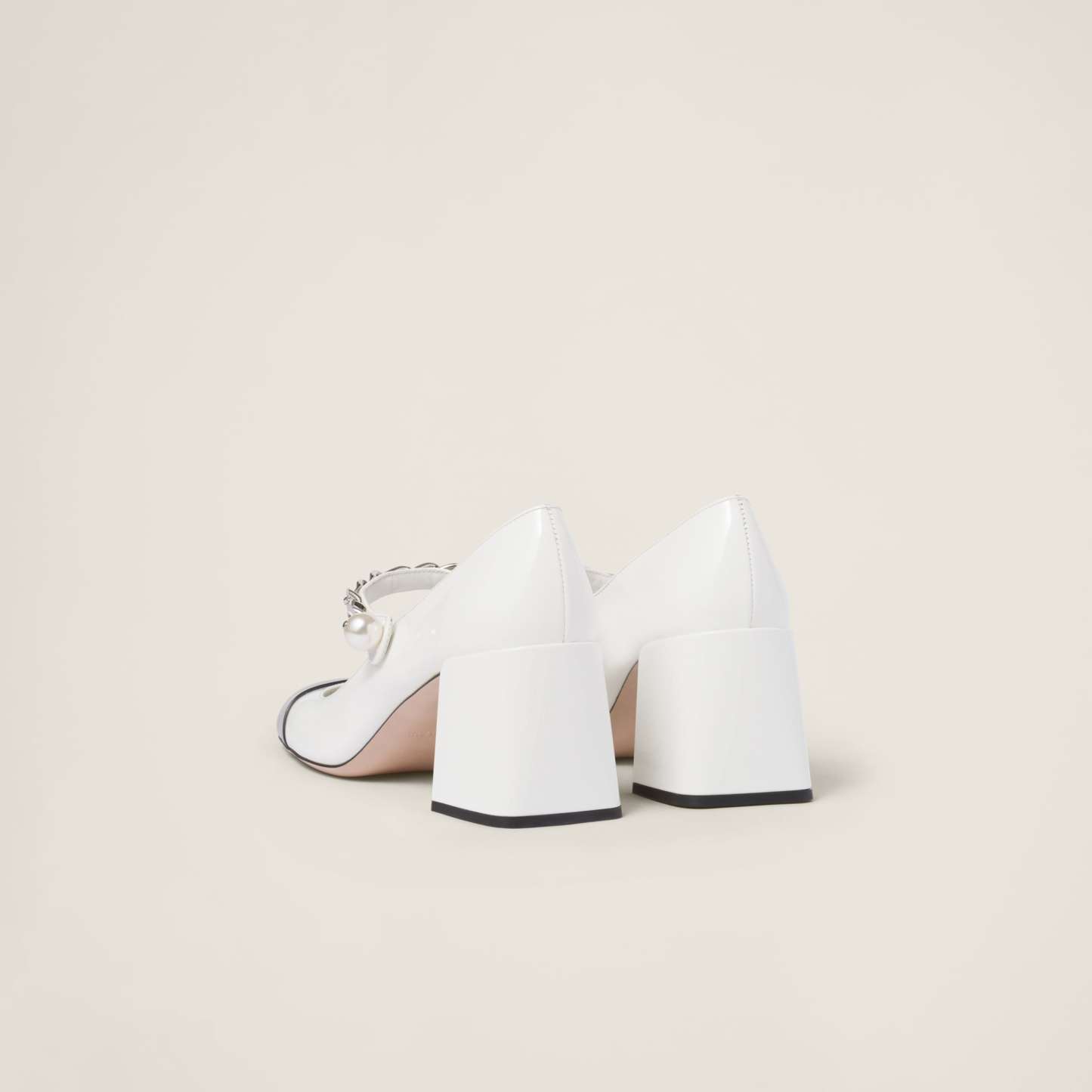 パテントレザー パンプス