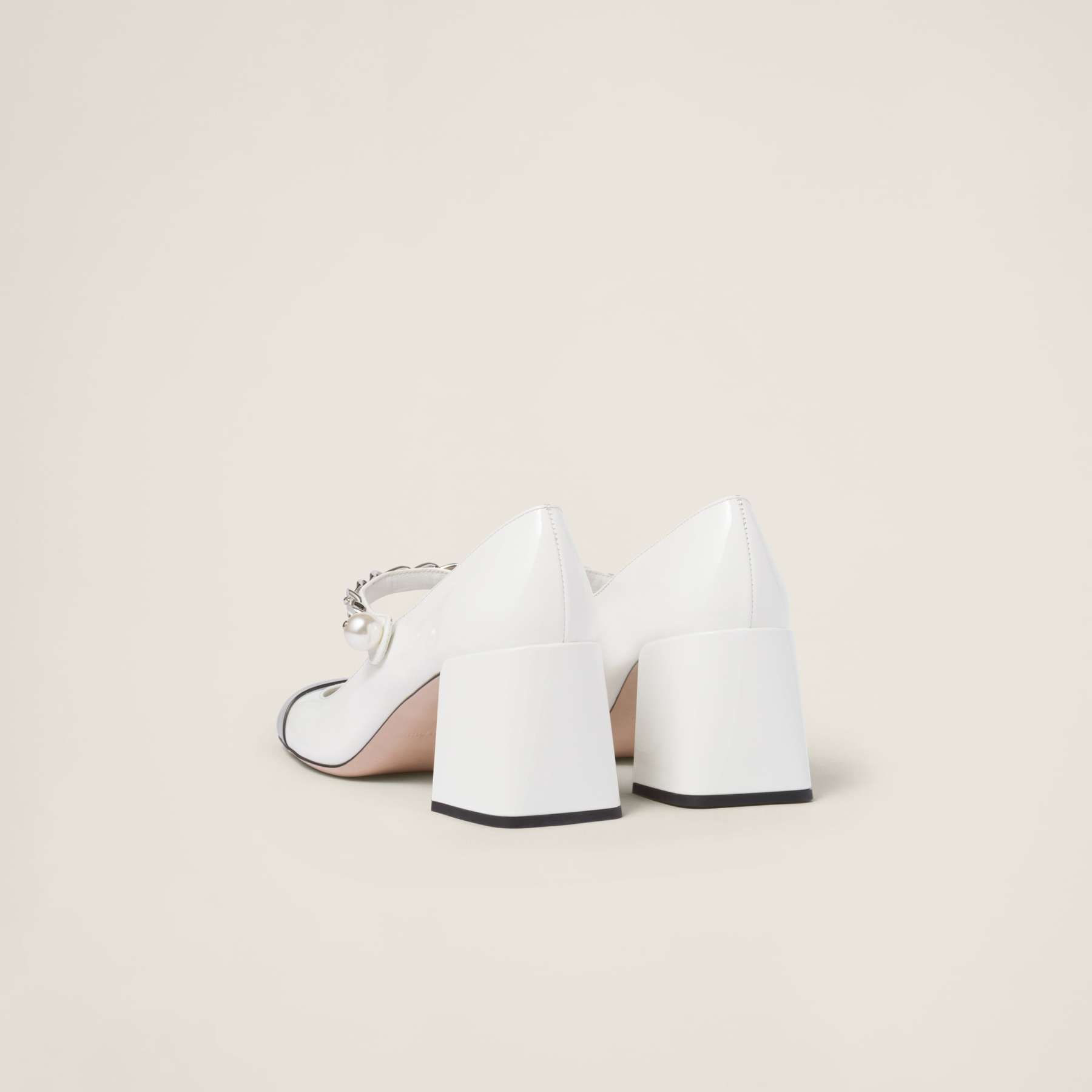 パテントレザー パンプス