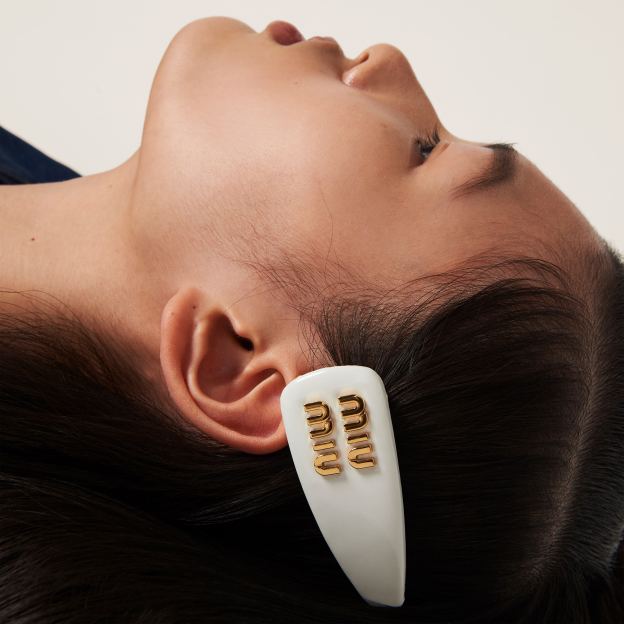 パテントレザー ヘアクリップ