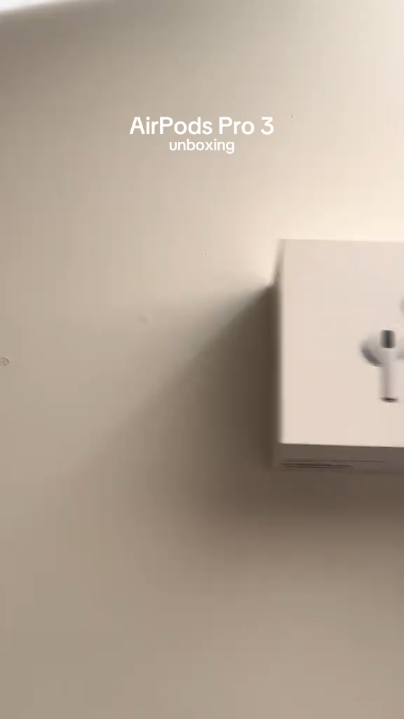 AirPods Pro 3 世界最高のインイヤーアクティブノイズキャンセリング。ワークアウトのための心拍数センサーを搭載。