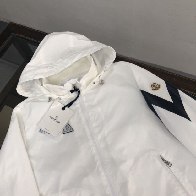 MONCLER春と秋の新作フード付きウインドブレーカージャケット
