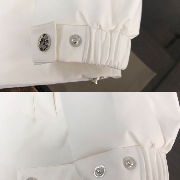 MONCLERショート丈のアルファベットキャップジャケットは男女同型