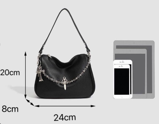 クロムハーツ レザーショルダーバッグ 黒 中型 チェーン付き