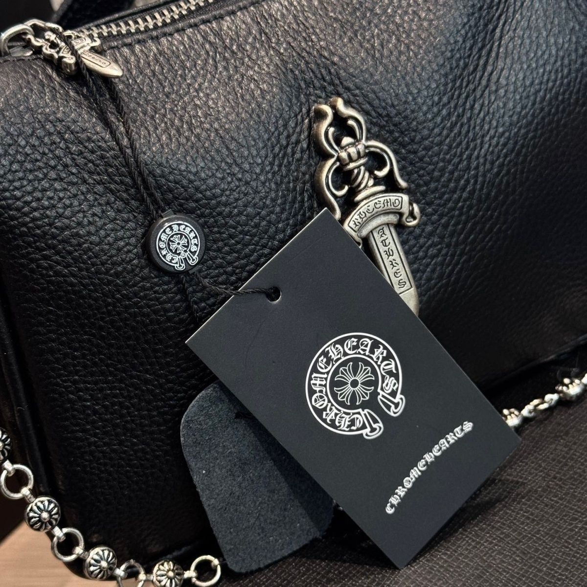 クロムハーツ レザーショルダーバッグ 黒 中型 チェーン付き