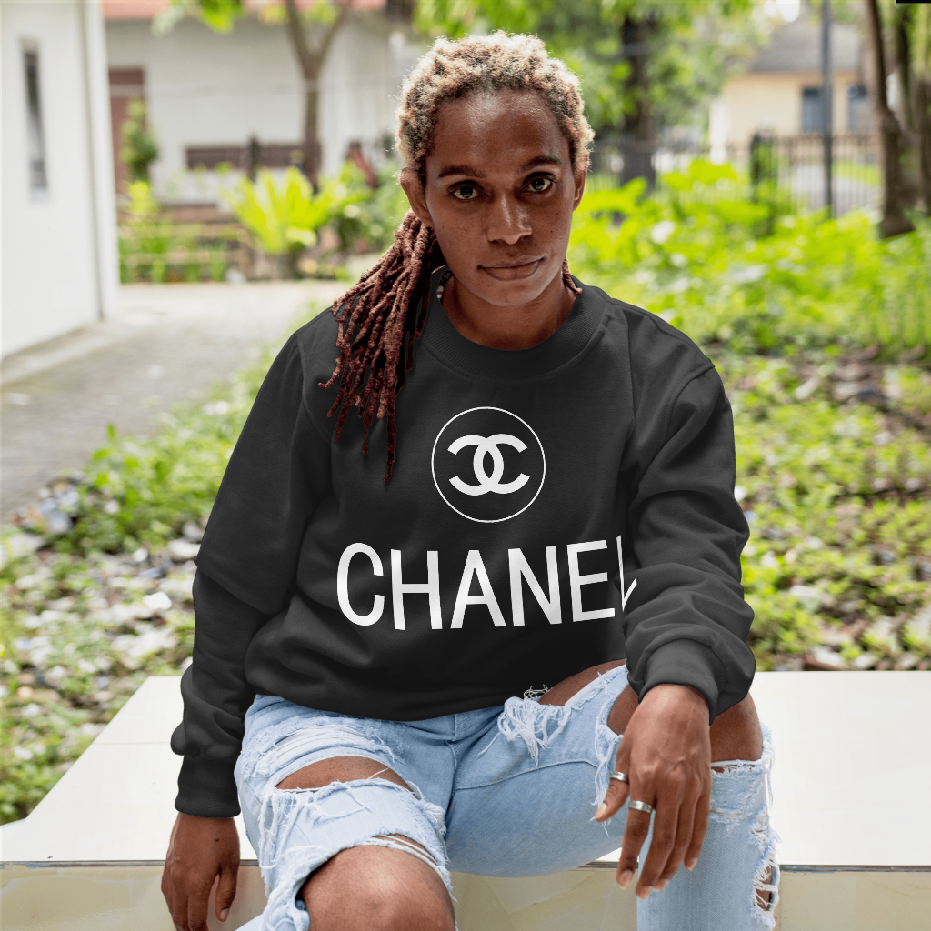 CHANEL アルファベットプリントのラウンドネックのスウェット クル