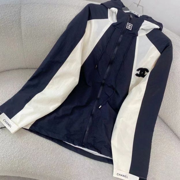 CHANELレトロ風インパクトカラーの連帽カーディガンコート