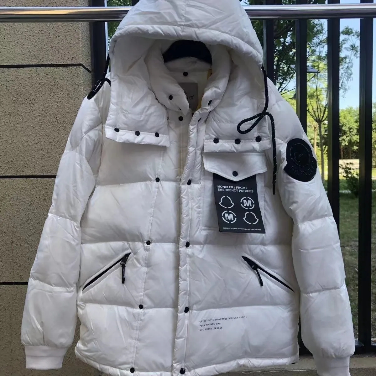 関税負担なし☆Moncler  フード付ダウンジャケット ブラック  ホワイト