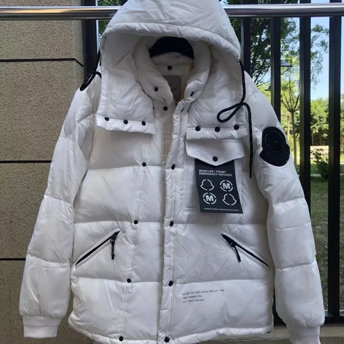 関税負担なし☆Moncler  フード付ダウンジャケット ブラック  ホワイト