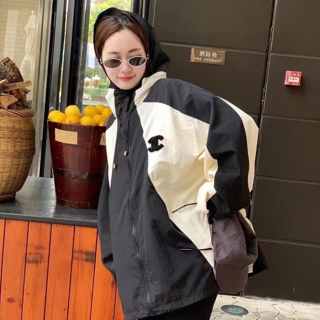 CHANELレトロ風インパクトカラーの連帽カーディガンコート