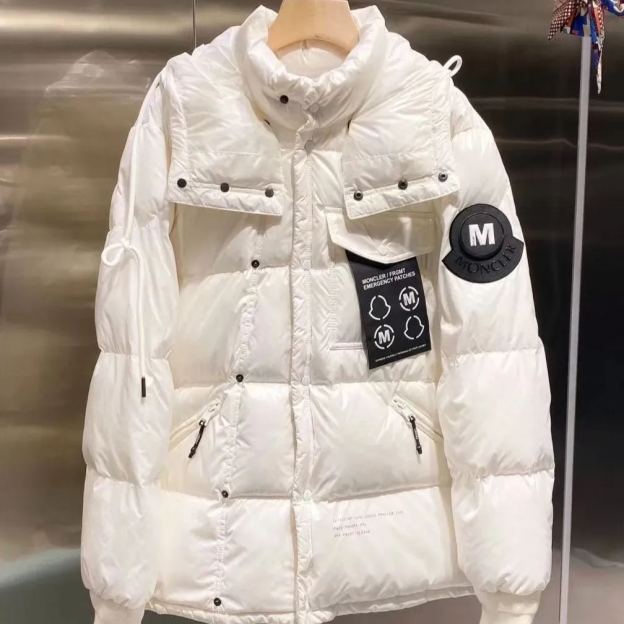 関税負担なし☆Moncler  フード付ダウンジャケット ブラック  ホワイト