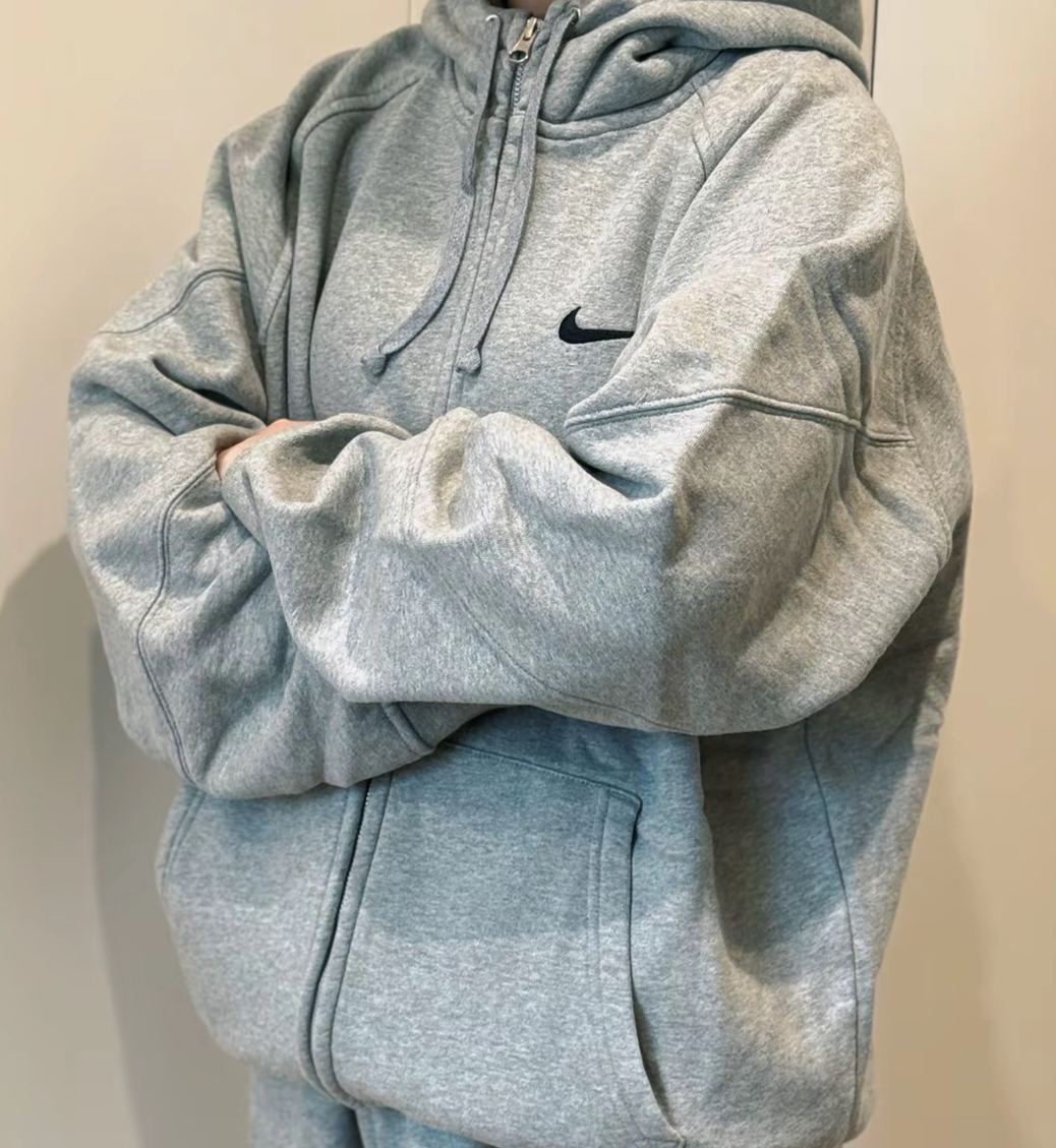 シュプリーム × ナイキ コラボレーション エンブロイダリーロゴ フリース裏起毛 ヘビーウェイト パーカー (フルジップ) 3カラー展開：ブラック／グレー／レッド​