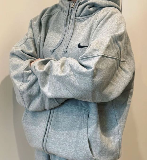 シュプリーム × ナイキ コラボレーション エンブロイダリーロゴ フリース裏起毛 ヘビーウェイト パーカー (フルジップ) 3カラー展開：ブラック／グレー／レッド​