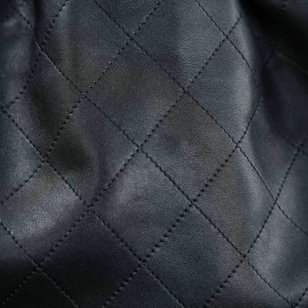  洗練のエレガンス【CHANEL】マキシ ホーボーバッグ (125996989)