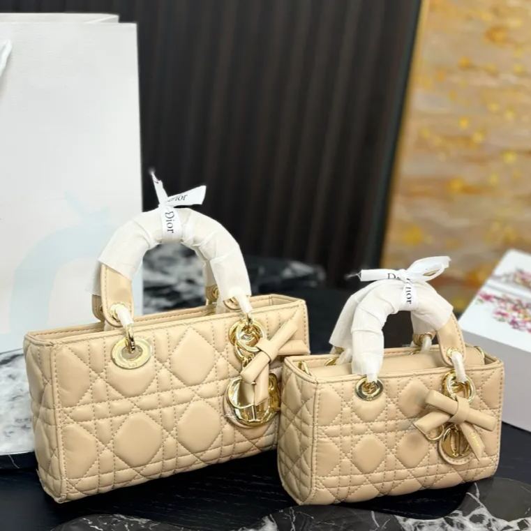 ★洗練デザイン【 DIOR 】LADY D-JOY スモールバッグ