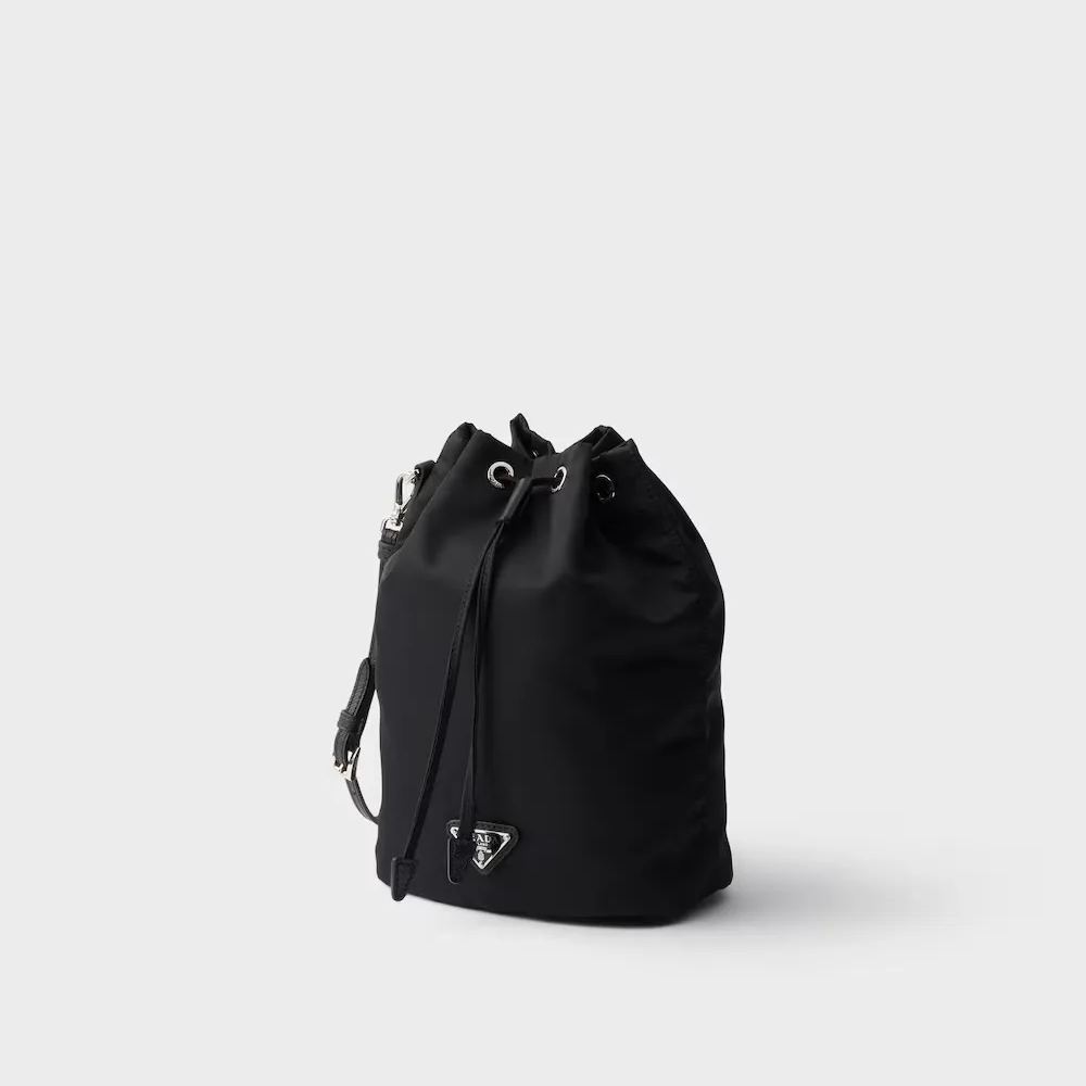 PRADA プラダ Re-Nylon pouch   リナイロン 巾着型 トライアングルロゴ リストレット付き 鞄