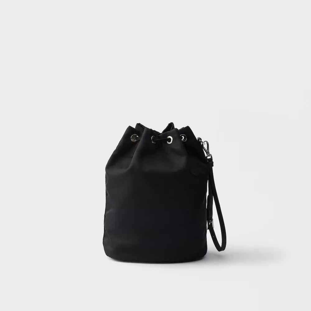 PRADA Re-Nylon 巾着型ポーチ ブラック 背面写真