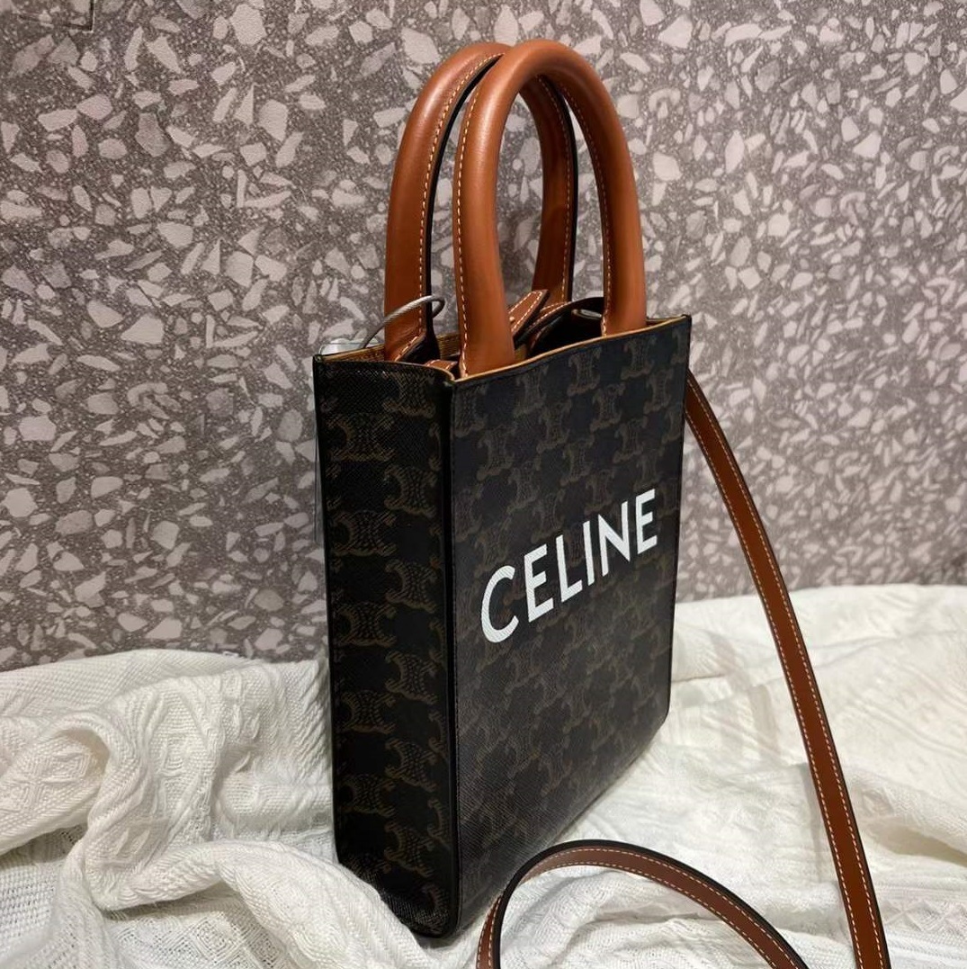 CELINE ミニ バーティカル カバ CELINEプリント