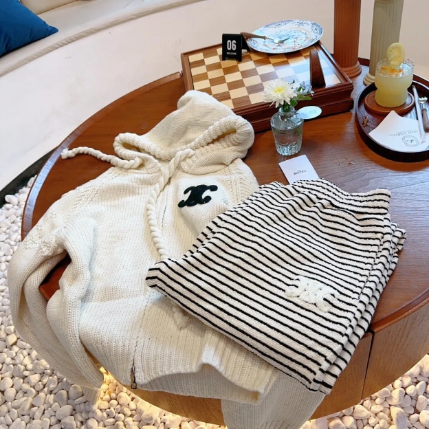 CELINE刺繍ロゴジャカード連帽ニットカーディガン