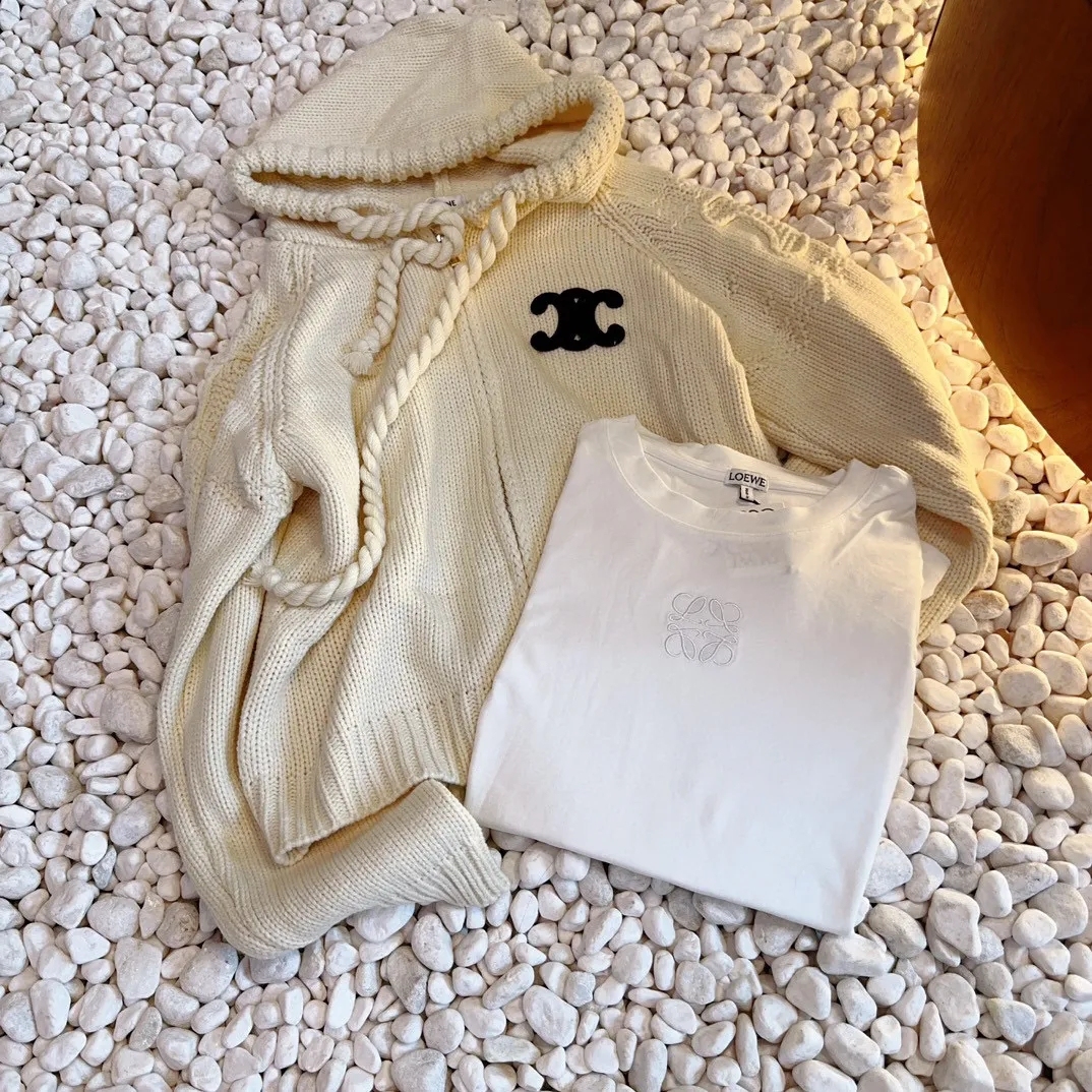 CELINE刺繍ロゴジャカード連帽ニットカーディガン