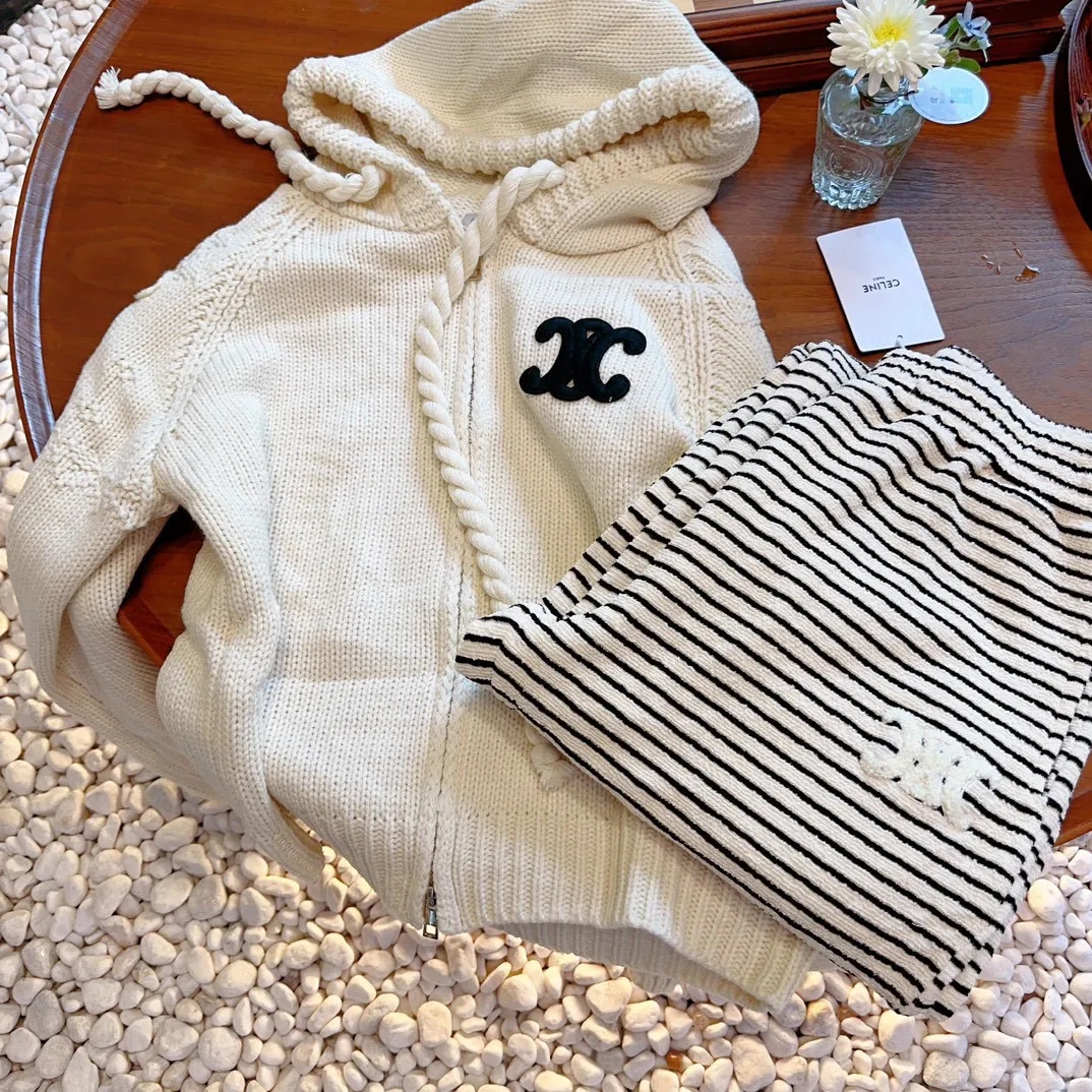 CELINE刺繍ロゴジャカード連帽ニットカーディガン