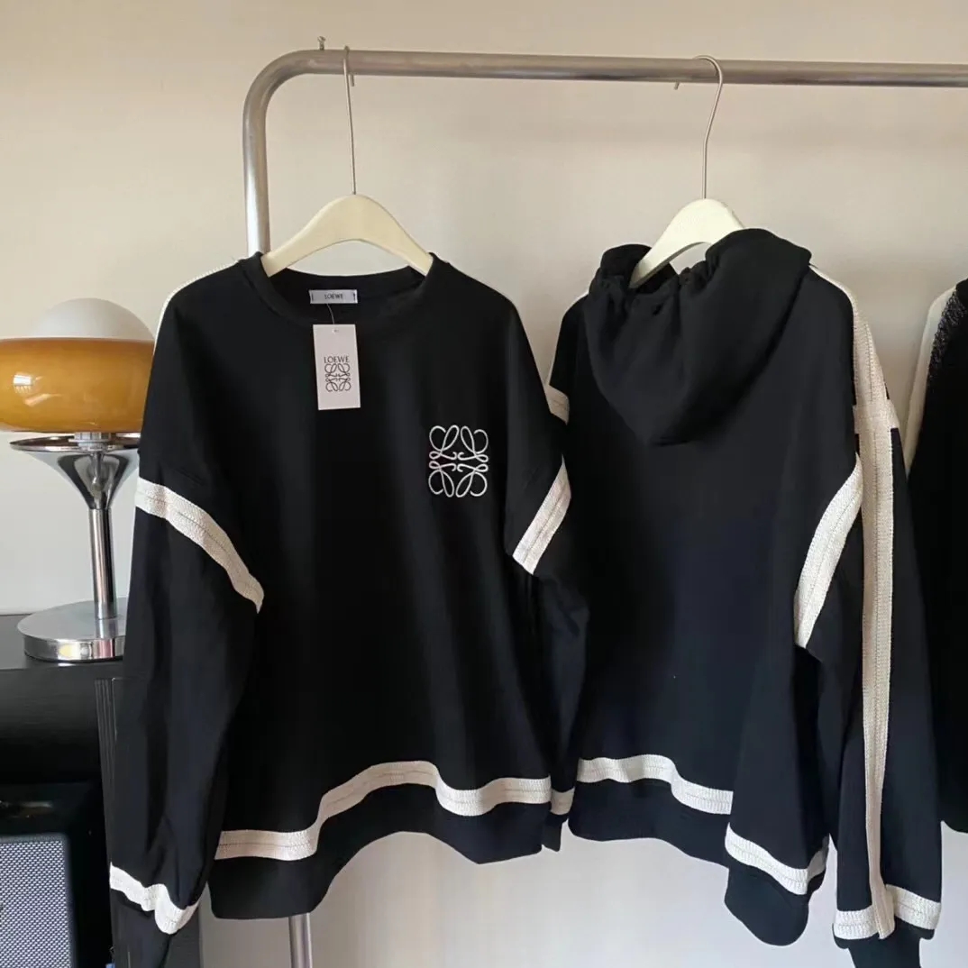LOEWE コントラストの刺繍が施されたコート カーディガン   スウェットクル  パーカー