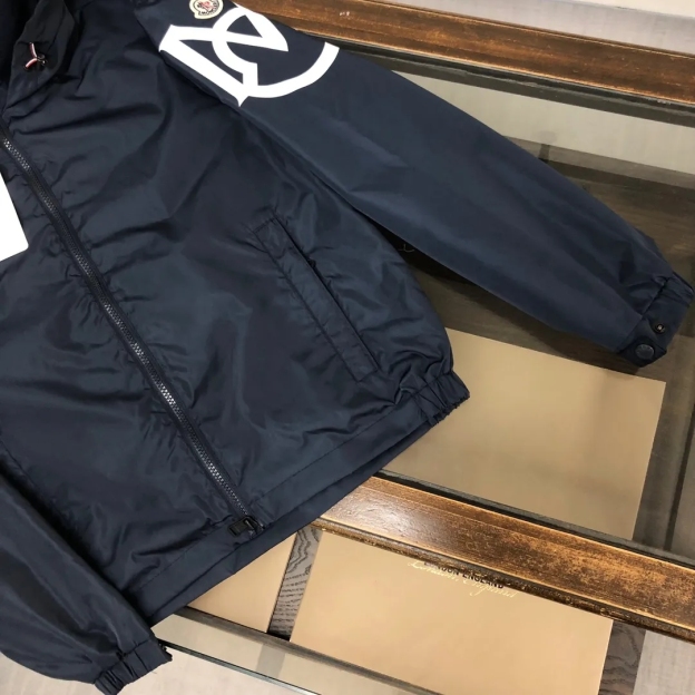 MONCLERアメリカンスタイルのスポーツフードジャケット、春と秋の防寒の新しいスタイル