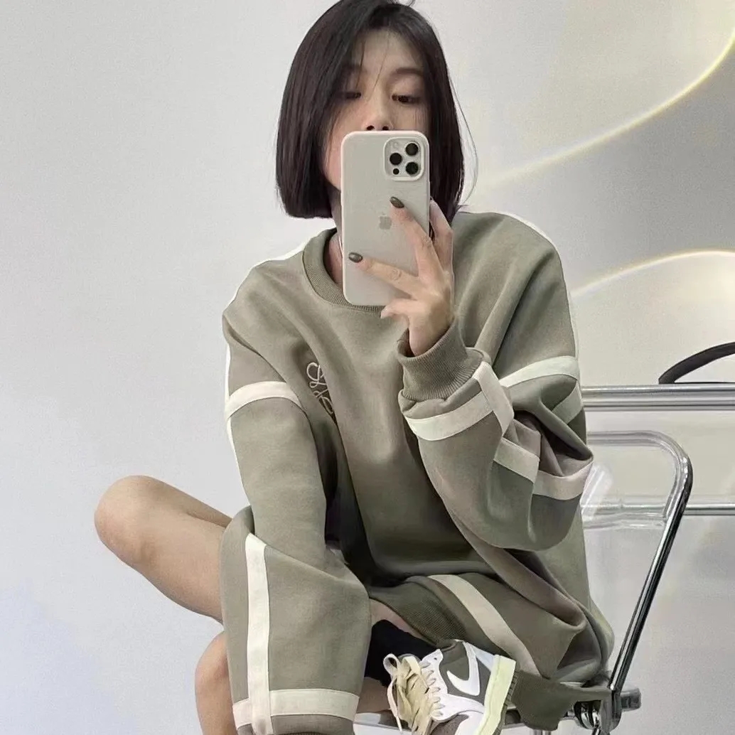 LOEWE コントラストの刺繍が施されたコート カーディガン   スウェットクル  パーカー