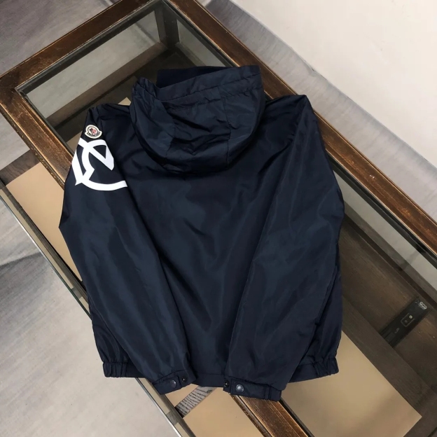 MONCLERアメリカンスタイルのスポーツフードジャケット、春と秋の防寒の新しいスタイル