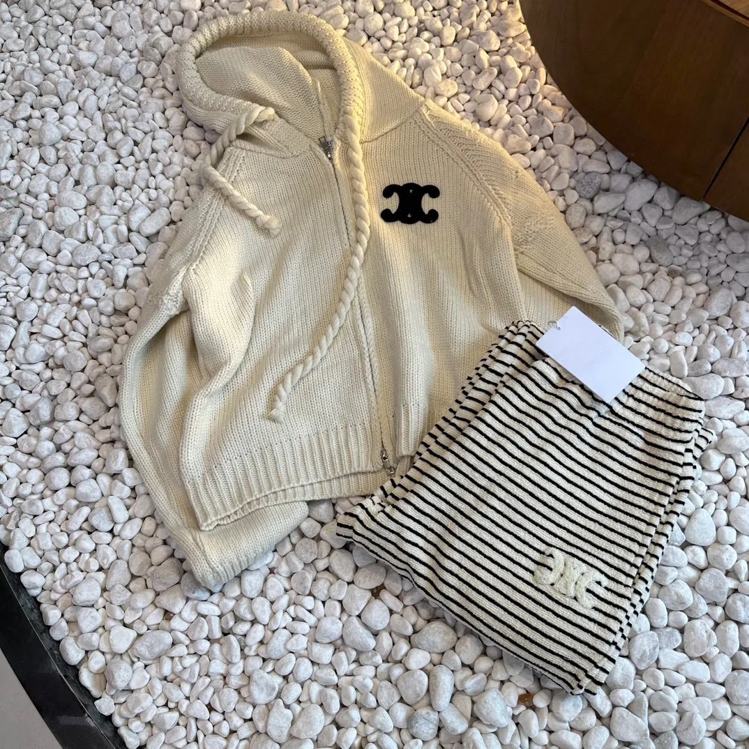 CELINE刺繍ロゴジャカード連帽ニットカーディガン