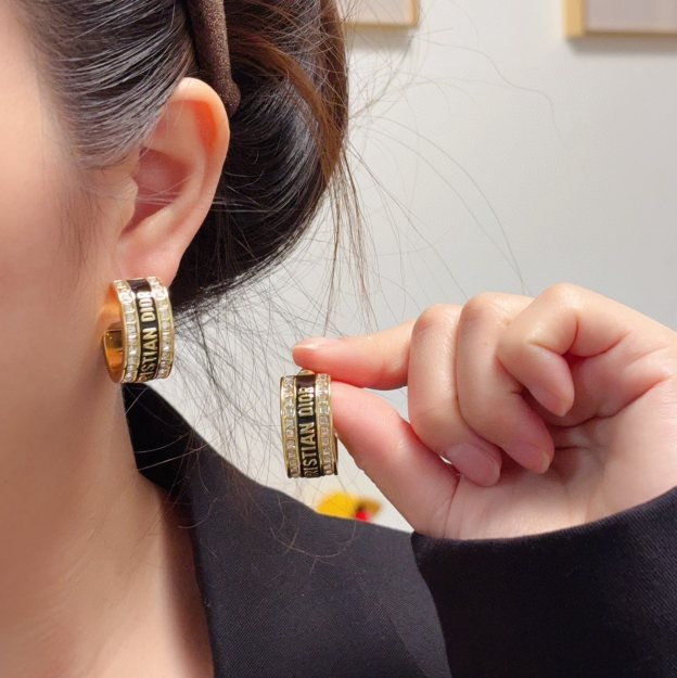 ディオールのブラック＆ホワイト三合一ダイヤモンド半開口イヤリング