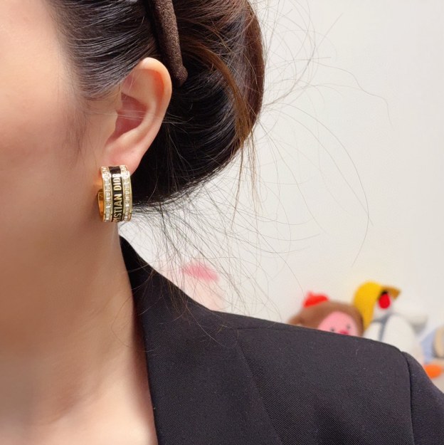 ディオールのブラック＆ホワイト三合一ダイヤモンド半開口イヤリング