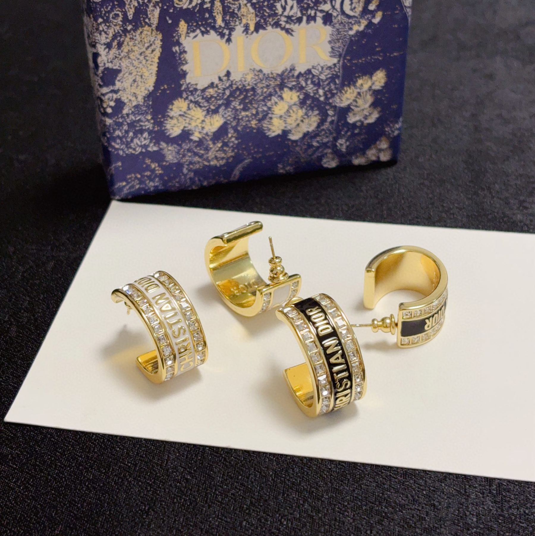 ディオールのブラック＆ホワイト三合一ダイヤモンド半開口イヤリング