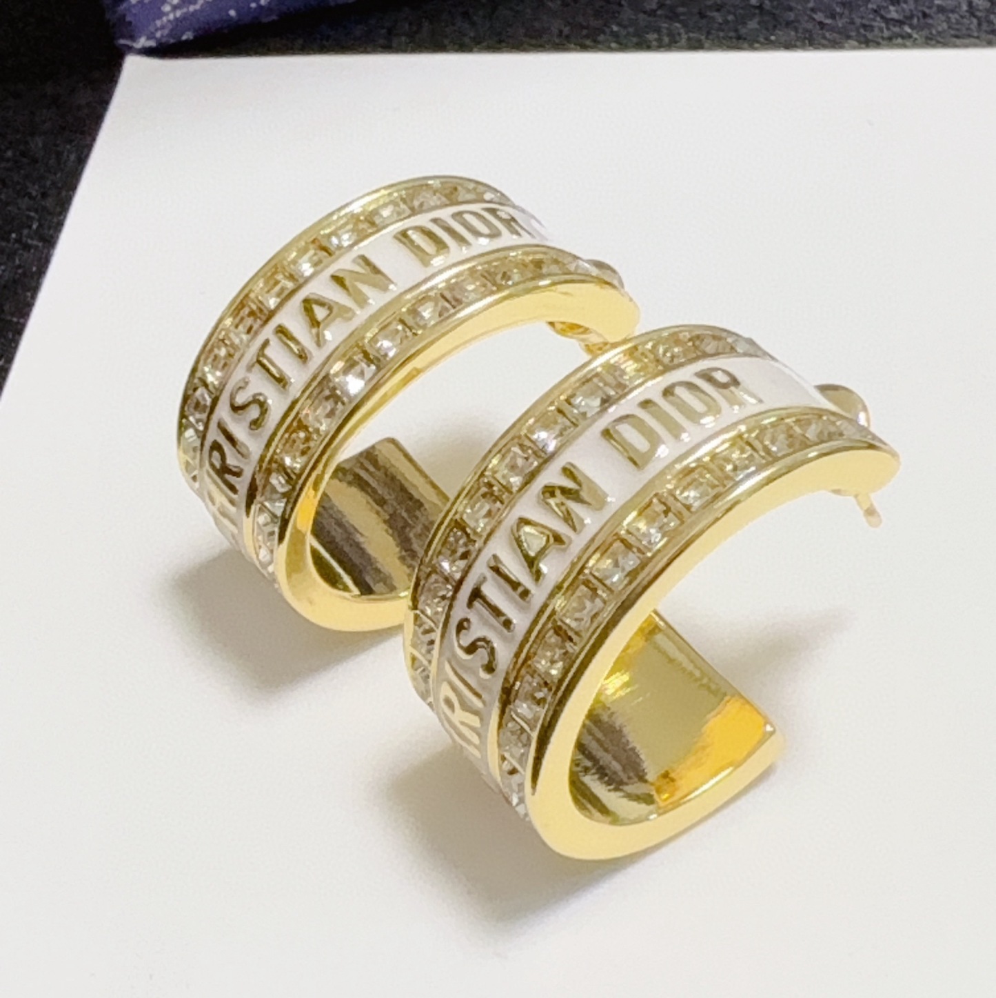 ディオールのブラック＆ホワイト三合一ダイヤモンド半開口イヤリング