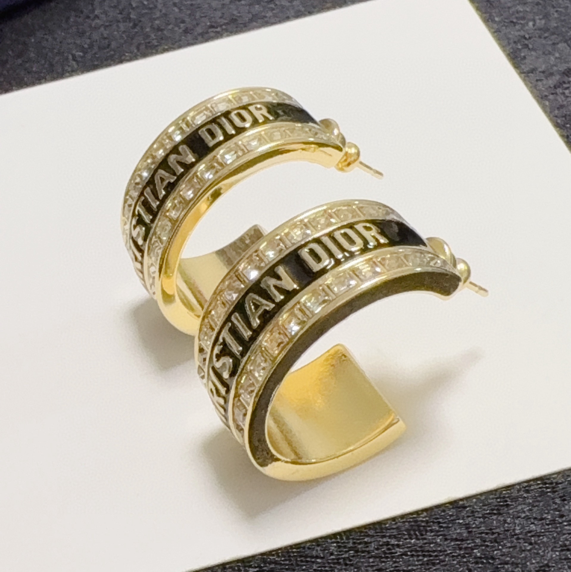 ディオールのブラック＆ホワイト三合一ダイヤモンド半開口イヤリング