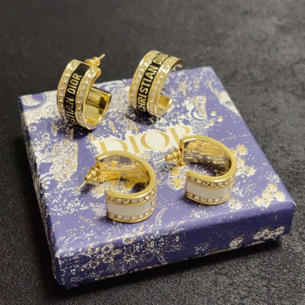 ディオールのブラック＆ホワイト三合一ダイヤモンド半開口イヤリング