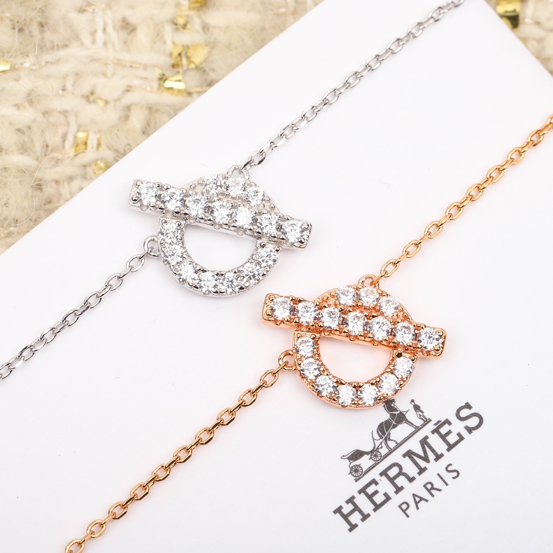 エルメスのピンクゴールドネックレス「フィネス」