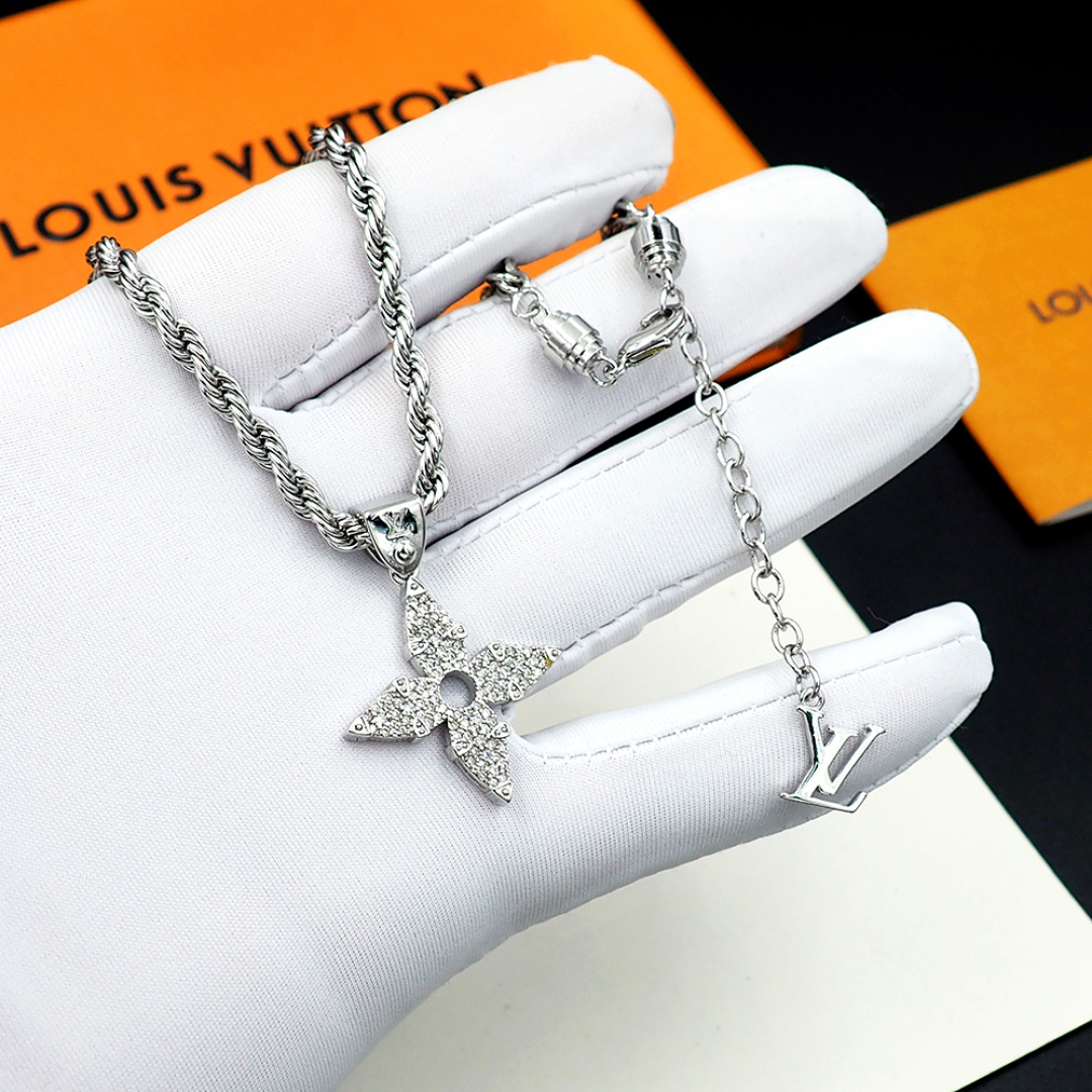 【国内発送/直営店】ネックレス·ペンダント・LV フラワー スタッズ