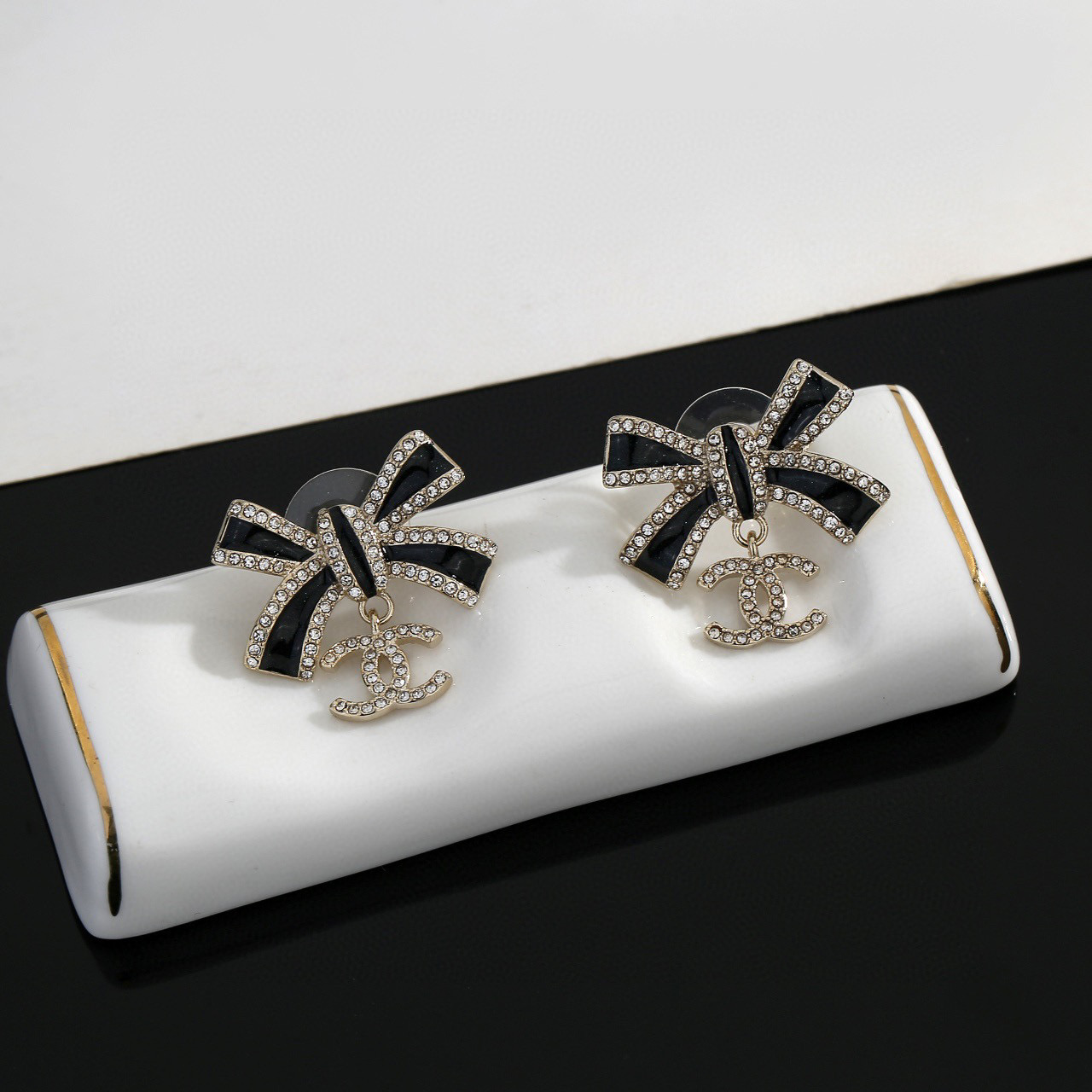 CHANEL (シャネル)【黒リボンシックで可愛い25B】CHANEL ピアス-JAPAN DUTY FREE