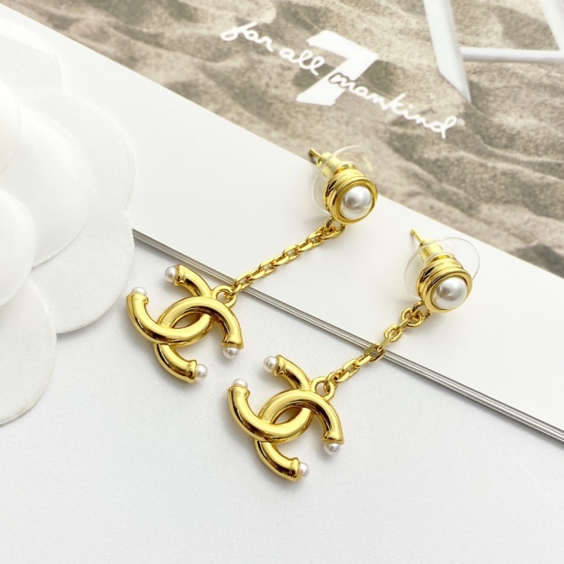 CHANEL パール＆ゴールド ダブルロゴ ピアス