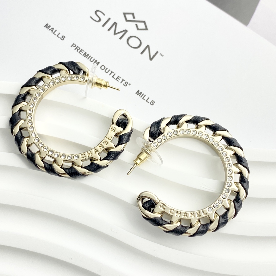 CHANEL インスパイア レザー&チェーン カフ式イヤリング 「CHAN 26」